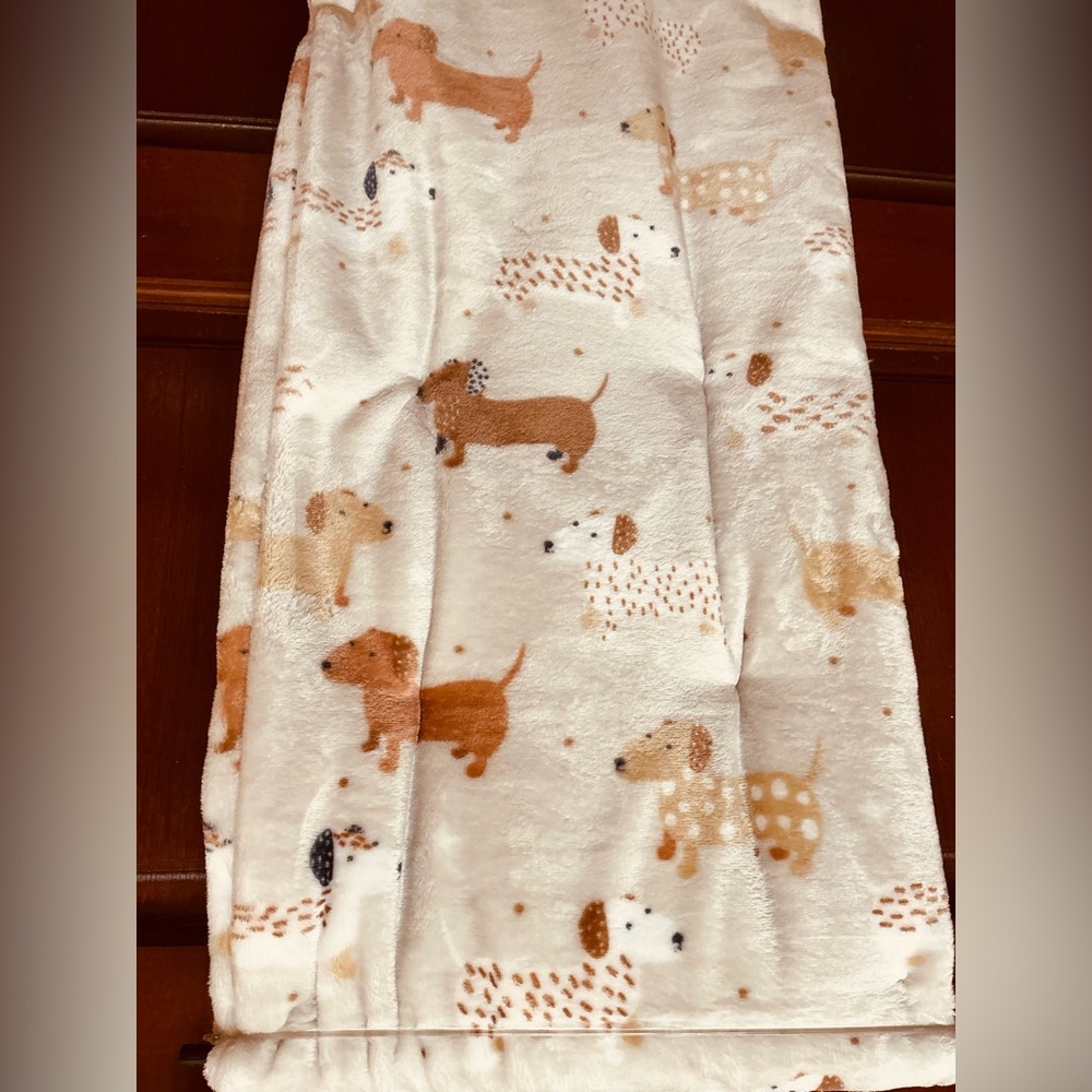 Multi Dachshund throw / blanket 50”x70” colors for all seasons use - Picture 10 of 11